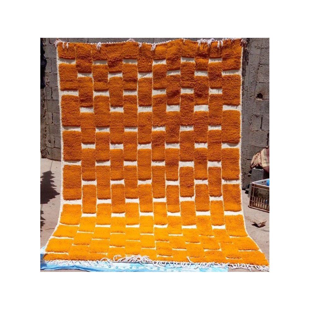 Tapis à Carreaux Orange – Énergie et Style Graphique