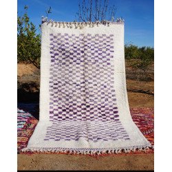 Tapis Berbère Violet à Motif Damier en Laine