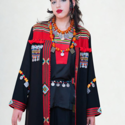 Tenue Berbère d’Exception  Héritage et Élégance Amazigh