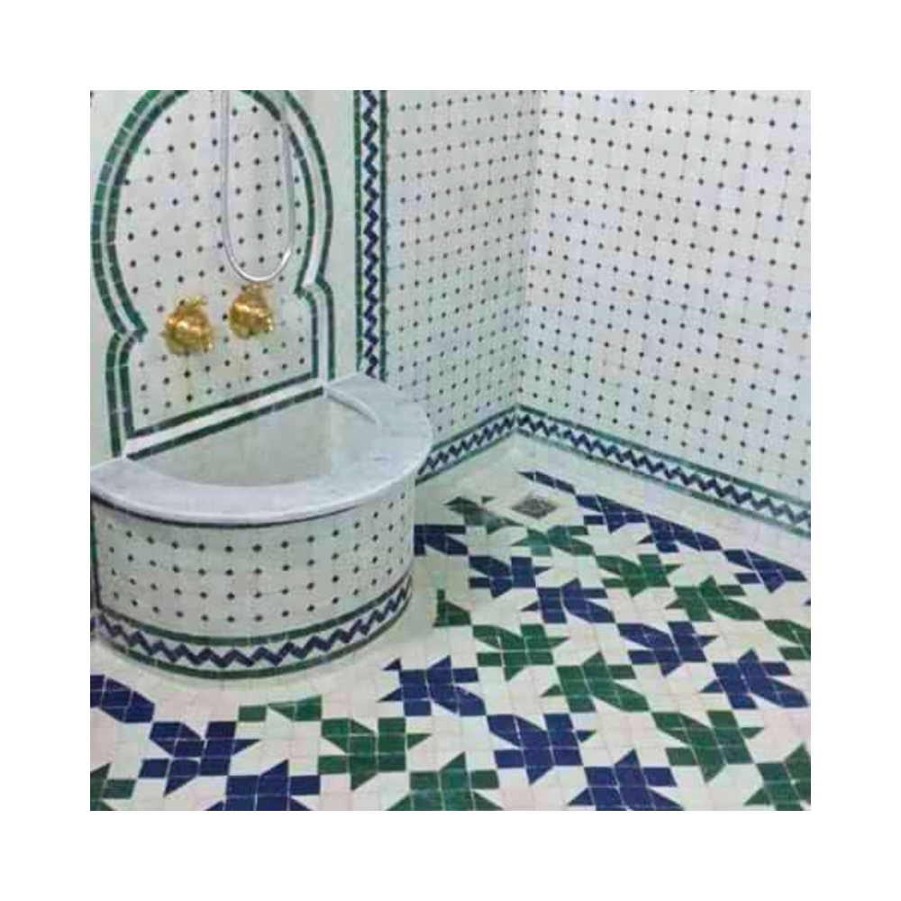 Salle d’eau marocaine traditionnelle en zellige