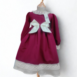 Robe fuchsia avec nœud blanc et dentelle – tenue élégante pour fille