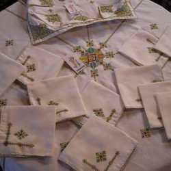 Nappe artisanale est brodée