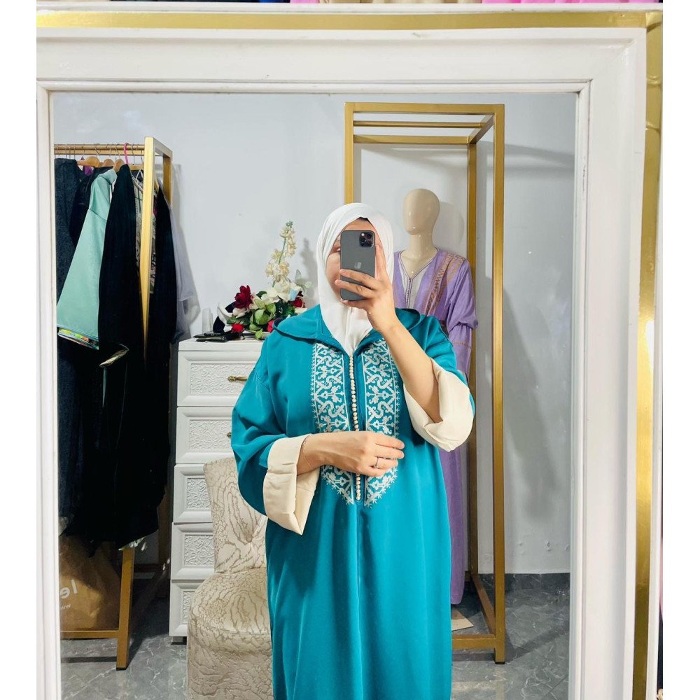 DJellaba traditionnelle turquoise à broderies blanches