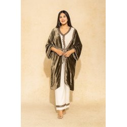 Tenue marocaine moderne en velours – Élégance et raffinement