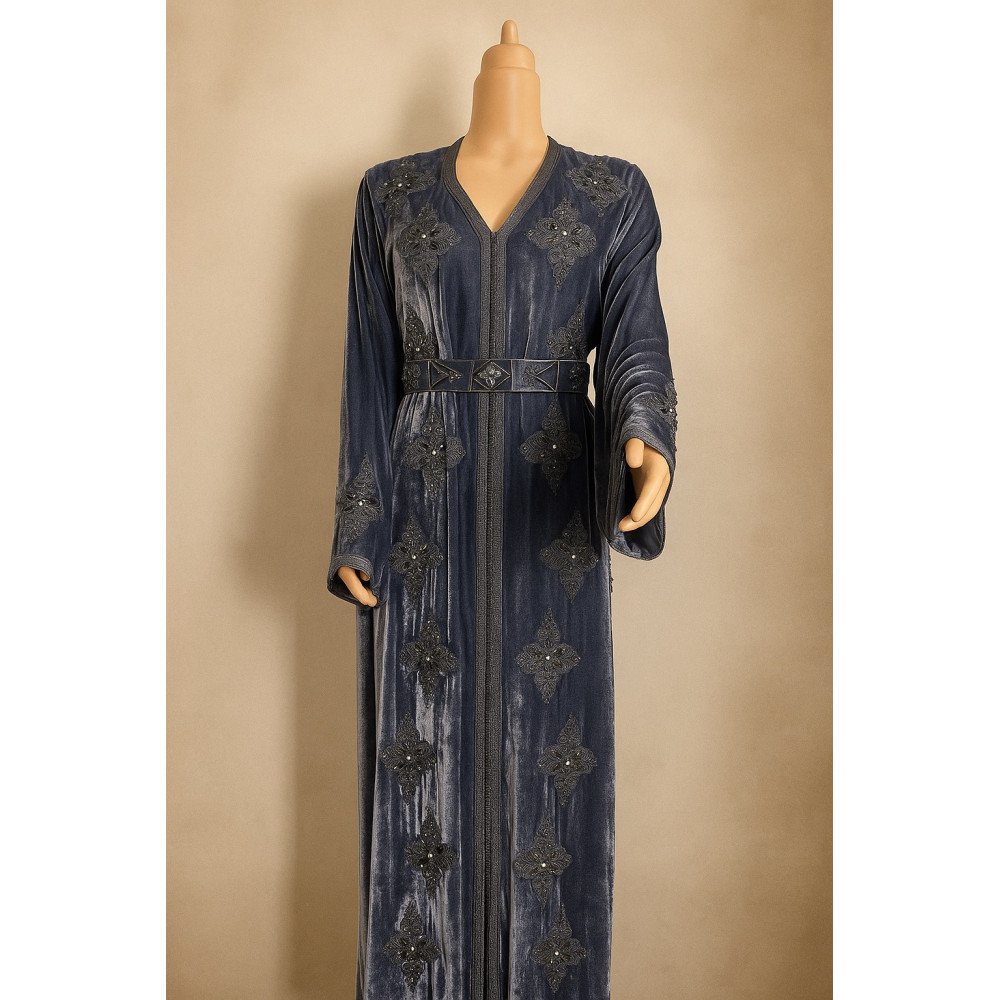 Takchita en velours brodée à la main – Élégance royale marocaine