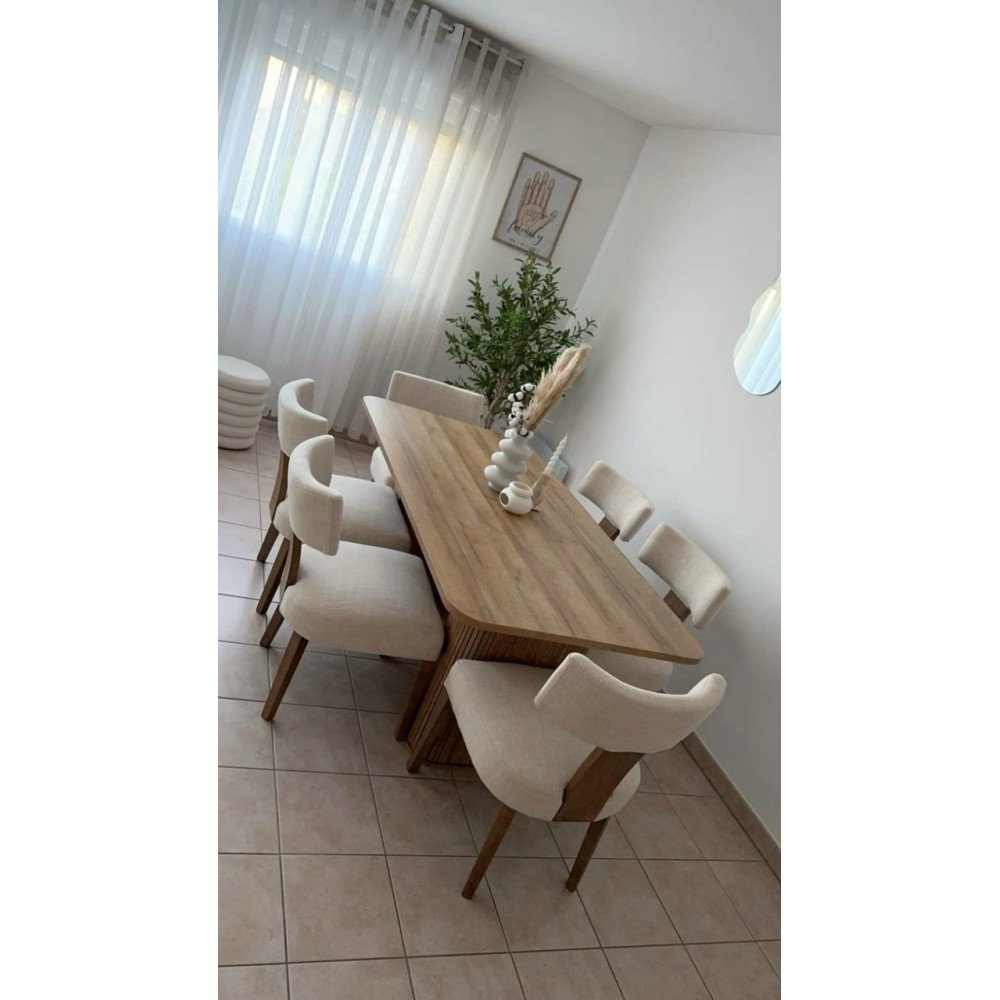 Salle à Manger Élégante en Bois Naturel