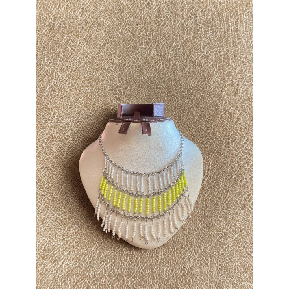 Collier en perles jaune et blanc